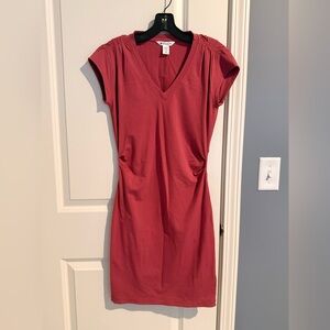 EXCELLENT LIKE NEW CONDITION: Athleta Mauve V-Neck Short Sleeve Dress
